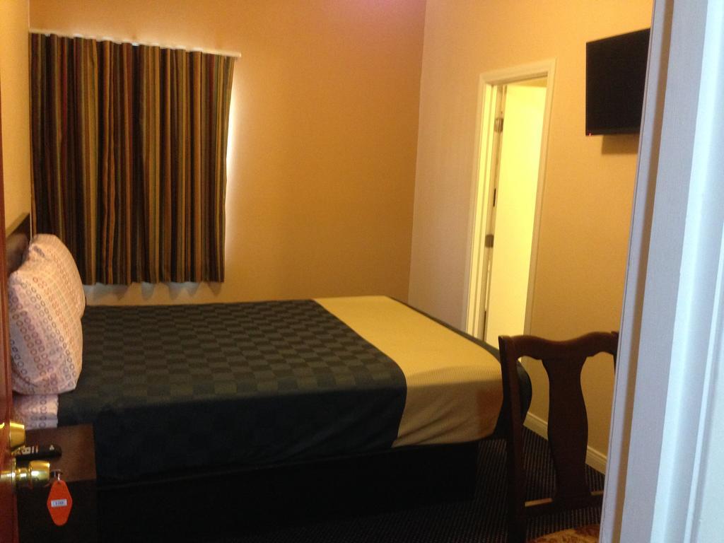 Tropicana Motel Compton Bilik gambar